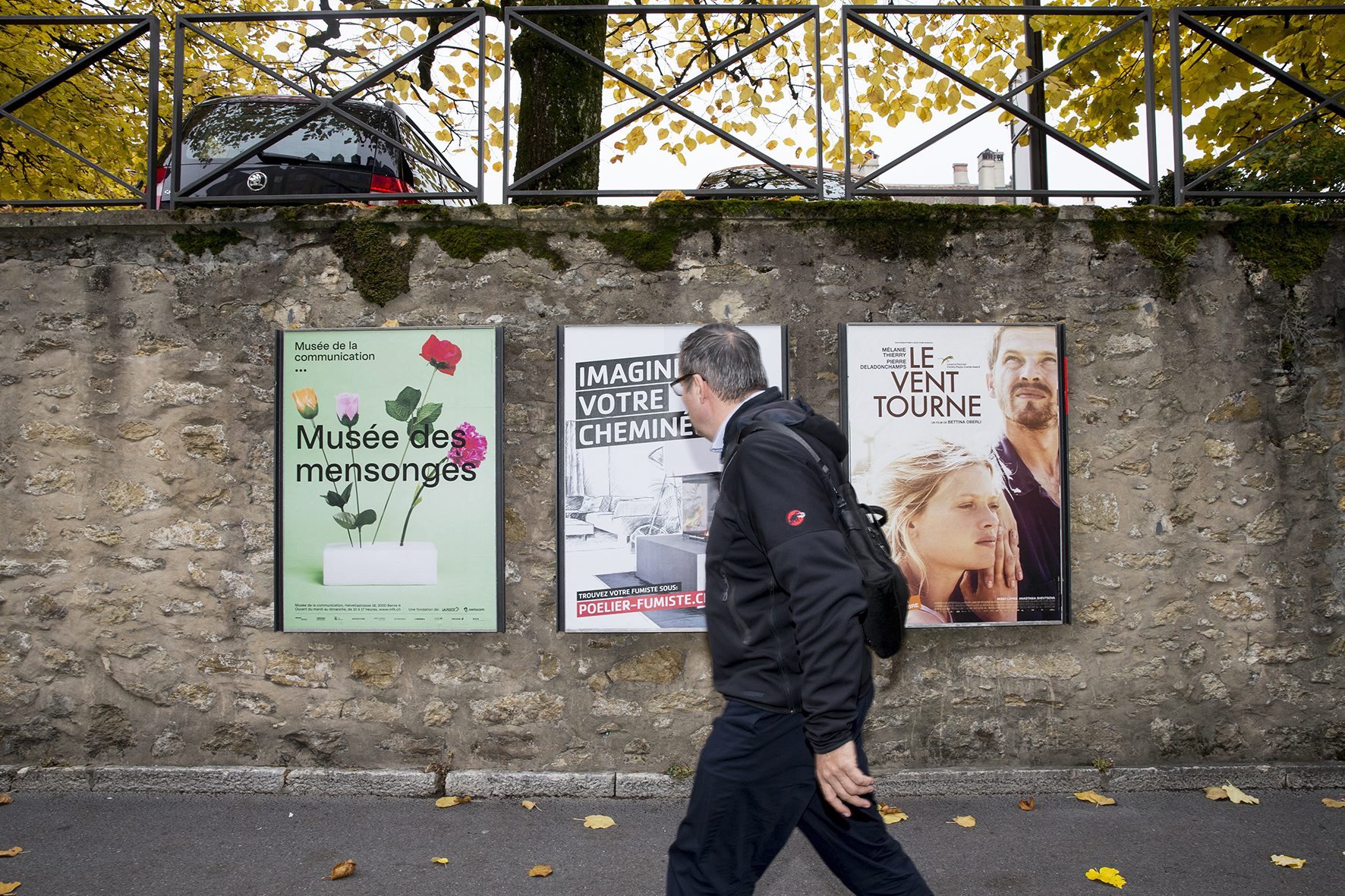 Affiches publicitaires à Neuchâtel.