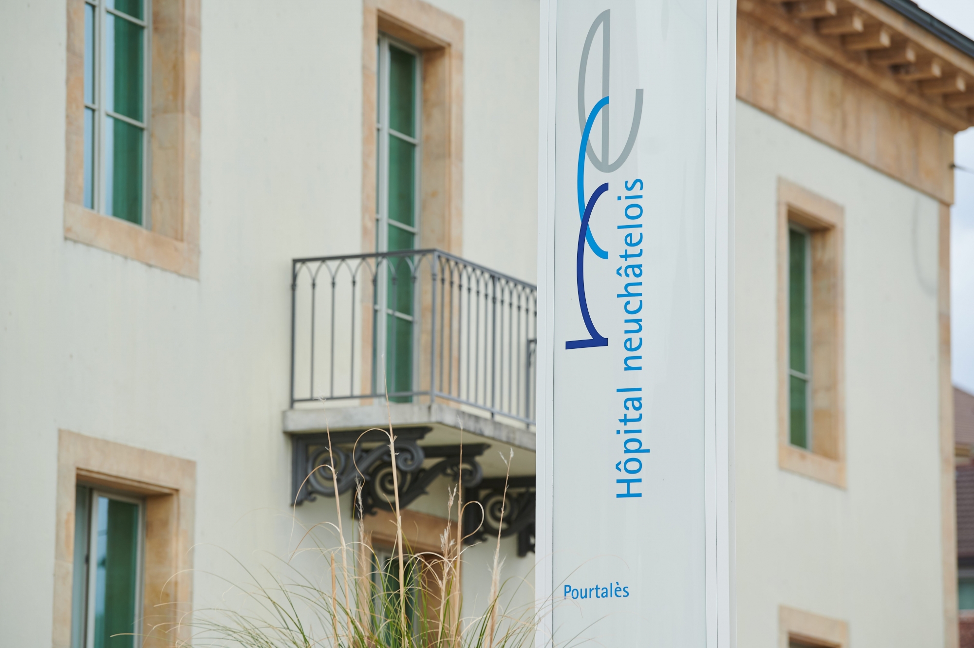L’Hôpital du Jura, l’Hôpital neuchâtelois et l’Hôpital du Jura bernois ont initié ensemble le projet, en 2009.