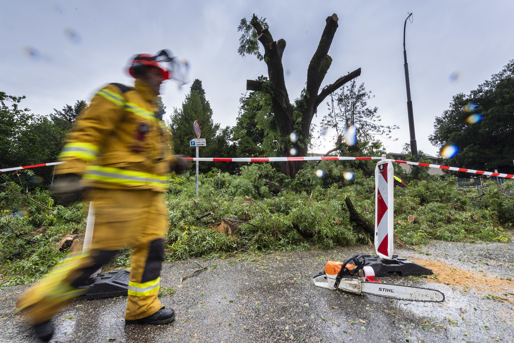 Les pompiers genevois ont procédé à plus de 500 interventions durant la nuti de samedi à dimanche, après le violent orage.