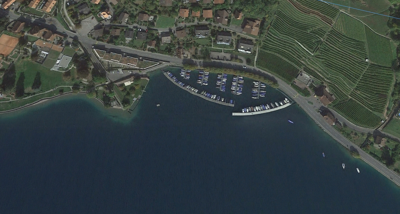 C'est à la hauteur du port d'Oberhofen que le véhicule a quitté la route pour terminer sa course dans le lac, à 80 mètres de profondeur.