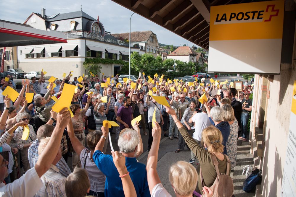 Comme ici à Auvernier en 2018, des comités citoyens se sont formés pour dénoncer les fermetures de bureaux de la Poste.