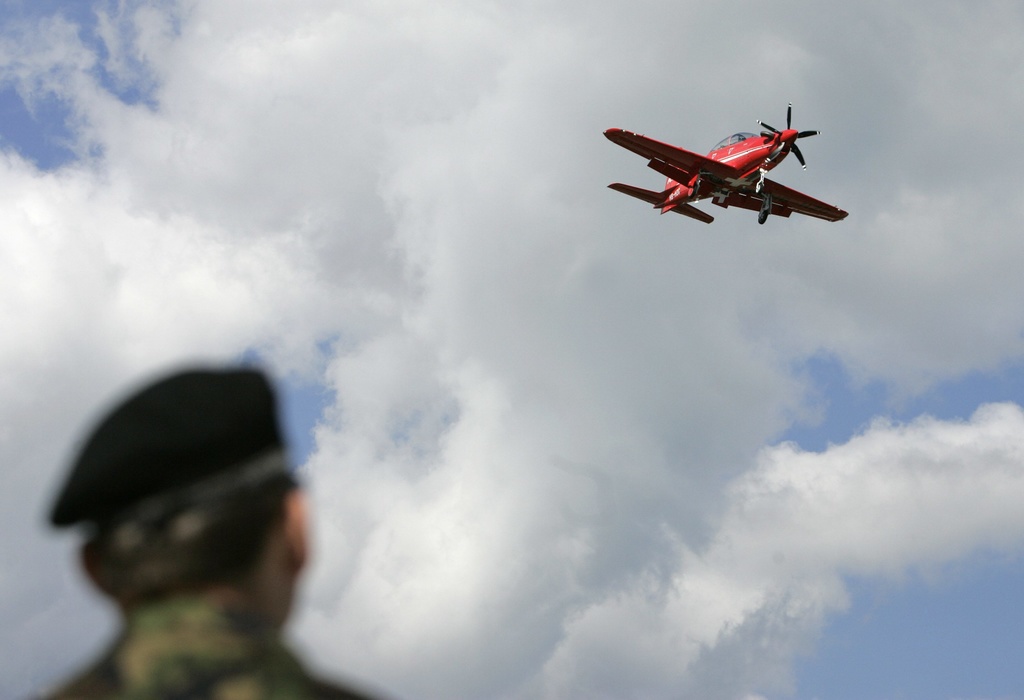 Les prestations visées sont notamment la gestion des pièces de rechange ainsi que la résolution de problèmes rencontrés avec l’avion Pilatus PC-21 et des simulateurs.