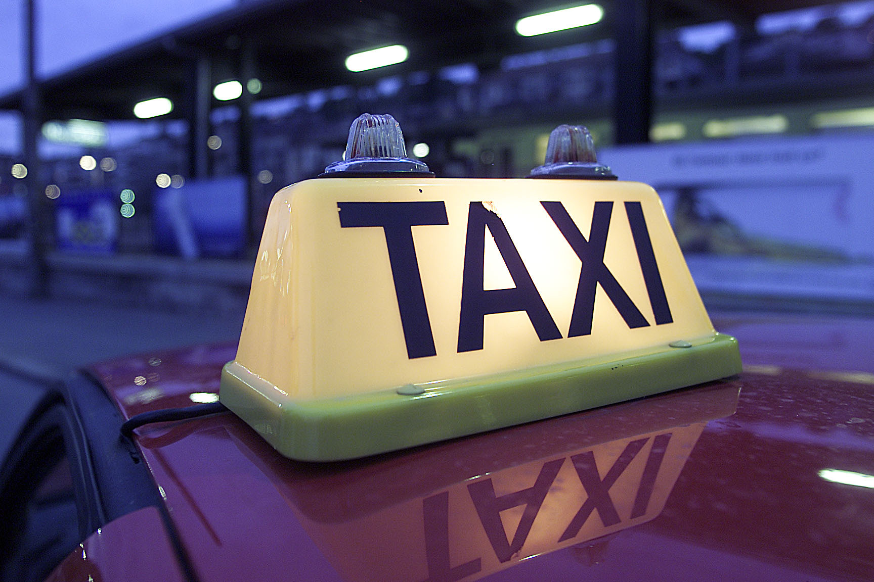 La Confédération ne se presse pas pour homologuer les nouveaux outils numériques pour la tarification des taxis. Une compagnie neuchâteloise l'apprend à ses dépens.
