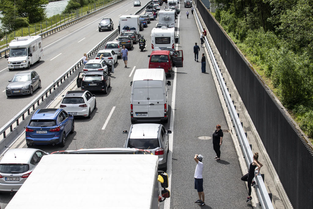 Les automobilistes doivent prendre leur mal en patience pour rejoindre le sud du tunnel du Gothard. (Illustration)