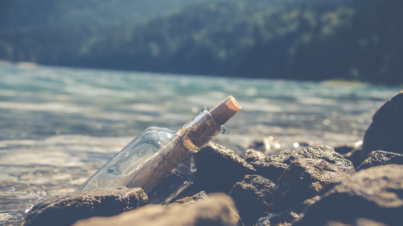 La bouteille a été récupérée en début de semaine sur une plage de la région des Pouilles par le maire de la petite commune de Morciano di Leuca.