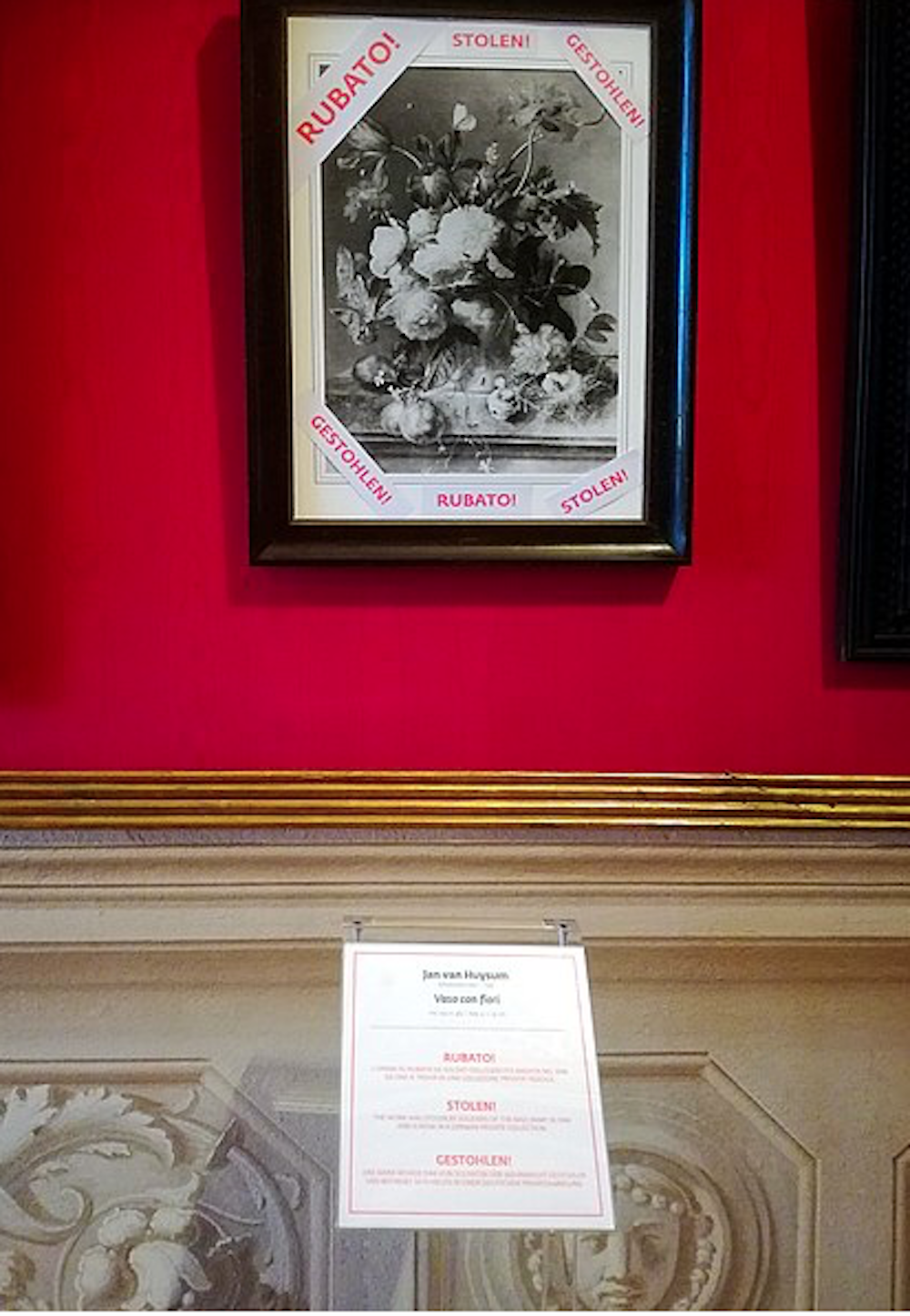L'Allemand Eike Schmidt, le directeur du Musée des Offices, auquel appartient le Palazzo Pitti, avait mis en lumière ce tableau en en affichant en janvier une copie en noir et blanc dans la galerie avec la mention "volé" dessus.