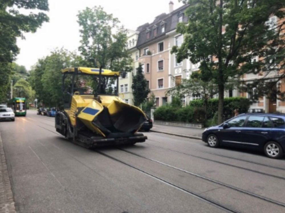 Un homme de 27 ans a volé une machine à goudronner, à Bâle. Il a été intercepté par la police.