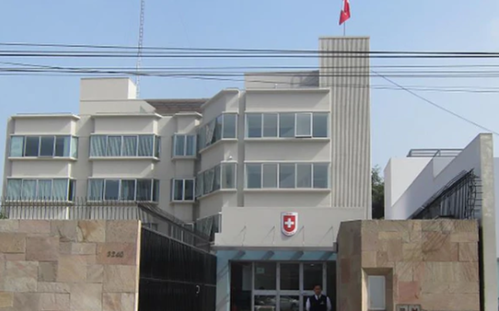 Le consulat suisse à Lima soutient le Suisse dans le cadre de la protection consulaire.