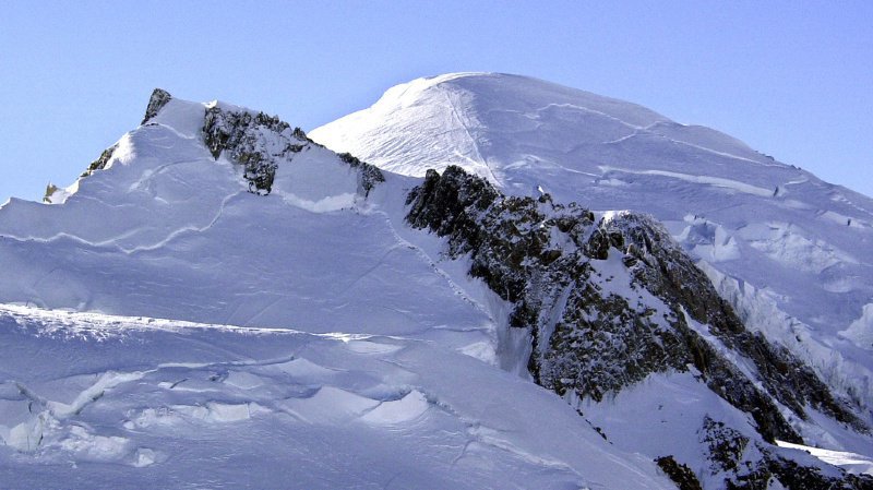 Dans le massif du Mont-Blanc, de plus en plus d'ascensions mythiques deviennent dangereuses voire impossibles. (Illustration)