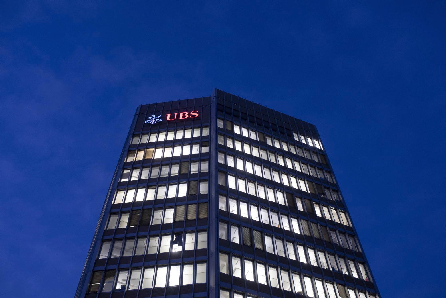 ARCHIVBILD ZU DEN QUARTALSZAHLEN DER UBS --- Das Logo der Bank UBS leuchtet am Montag, 21. Januar 2019 in Zuerich. (KEYSTONE/Ennio Leanza) SCHWEIZ UBS QUARTALSZAHLEN