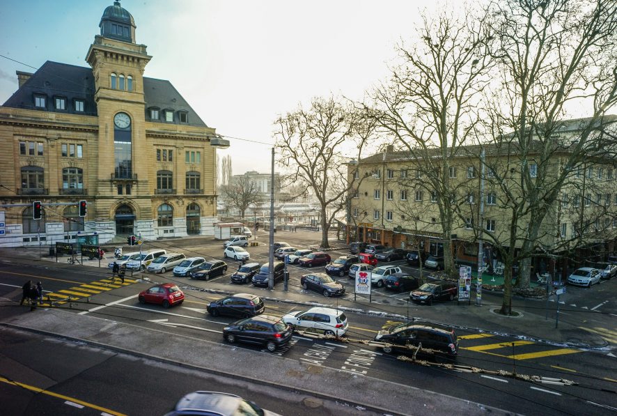 Un accident s'est produit mercredi matin au centre-ville de Neuchâtel.