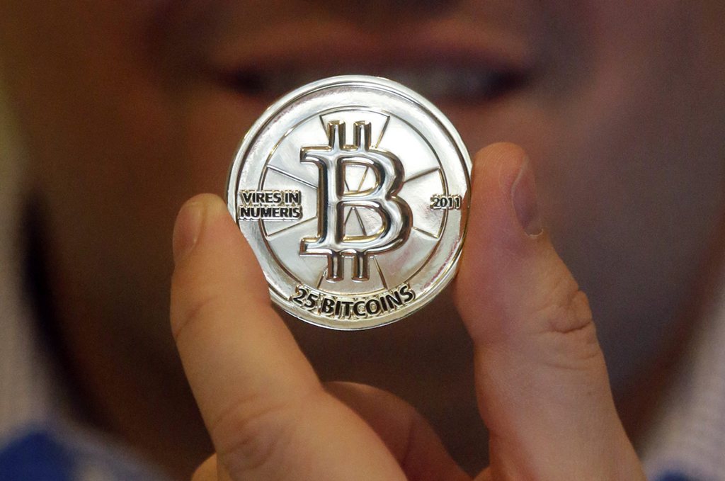 Le bitcoin, la mystérieuse monnaie des férus d'internet présentée comme un moyen "cool" de s'affranchir des banques centrales, a subi la semaine dernière son premier véritable "krach", sous la pression de spéculateurs inconnus.