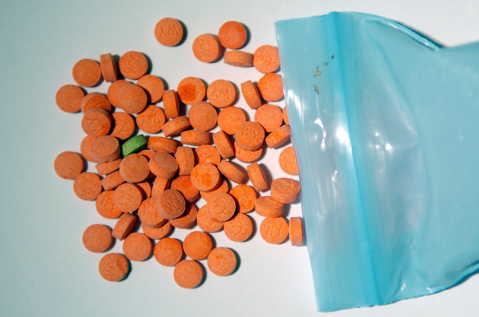 En une année, ce sont plusieurs kilos de drogues qui ont été saisis par la police bernoise, rien que dans le Jura bernois. Ici, des pilules thaïes.