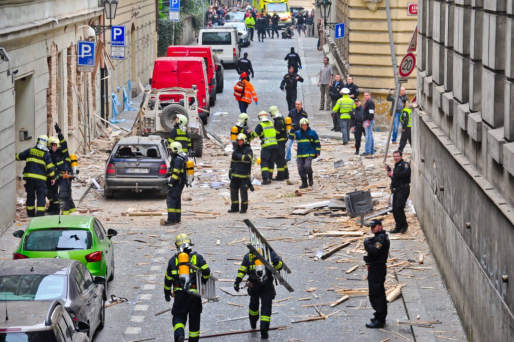 Une explosion dans un immeuble du centre historique de Prague a fait lundi matin une quarantaine de blessés, selon les secours de la capitale tchèque. L'incident serait dû à une fuite de gaz.
