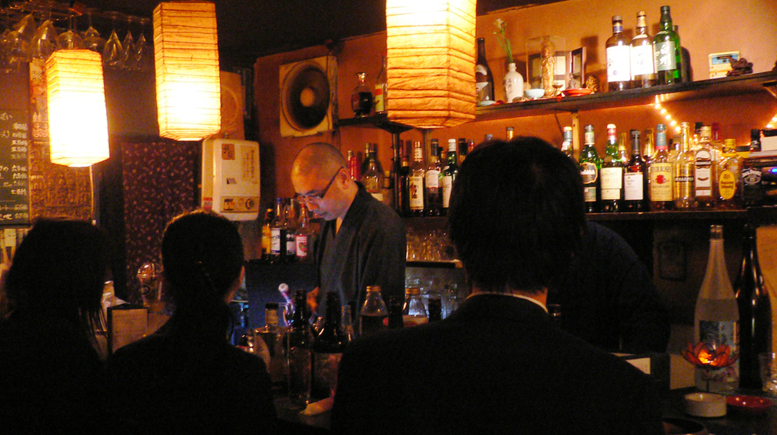 Le Wows Bar est géré par un moine bouddhiste japonais. 