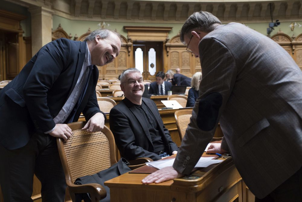 Le PLR Philippe Bauer (à gauche) et le popiste Denis de la Reussille (au centre) siègent au National depuis 2015.