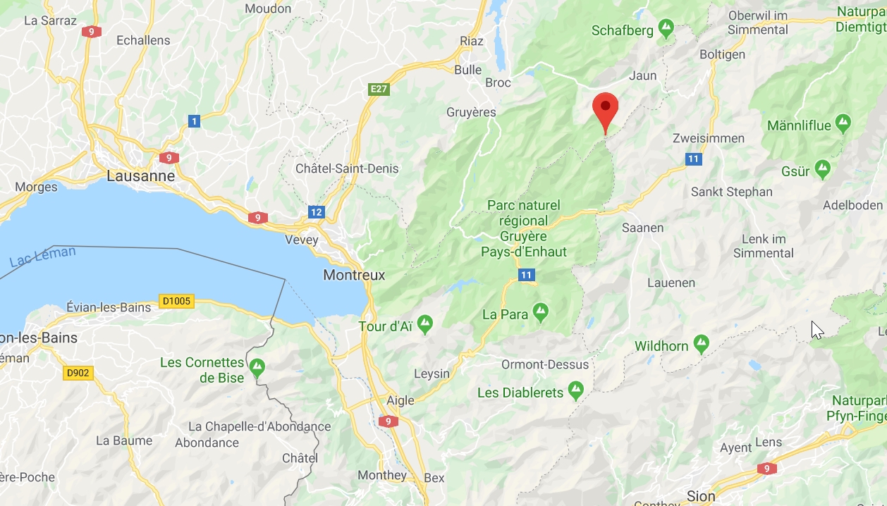 La Dent de Ruth culmine à un peu plus de 2200 mètres, entre les cantons de Vaud, Fribourg et Berne.