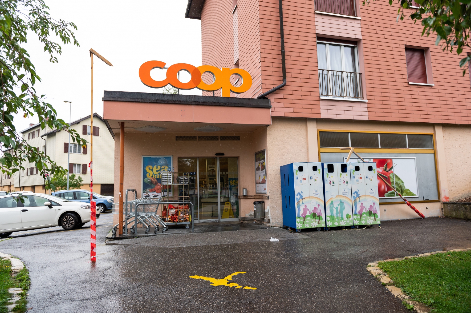 L'emplacement de la piscine et patinoire des Mélèzes à proximité contribue au bon fonctionnement de cette Coop.