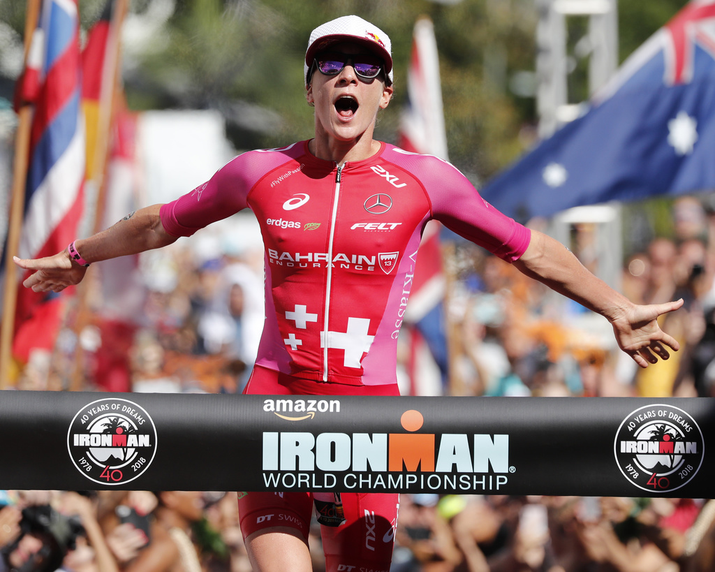 Daniela Ryf a décroché samedi à Nice son cinquième titre mondial d'Ironman 70.3, le troisième d'affilée.