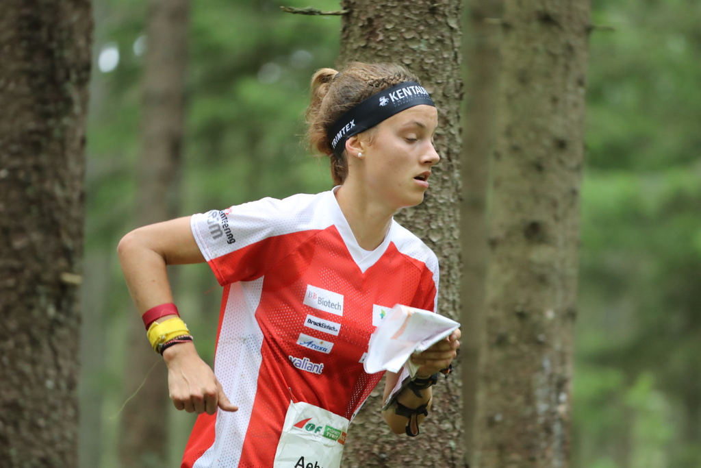 Simona Aebersold a décroché la médaille d'argent sur la moyenne distance des Mondiaux de course d'orientation. 