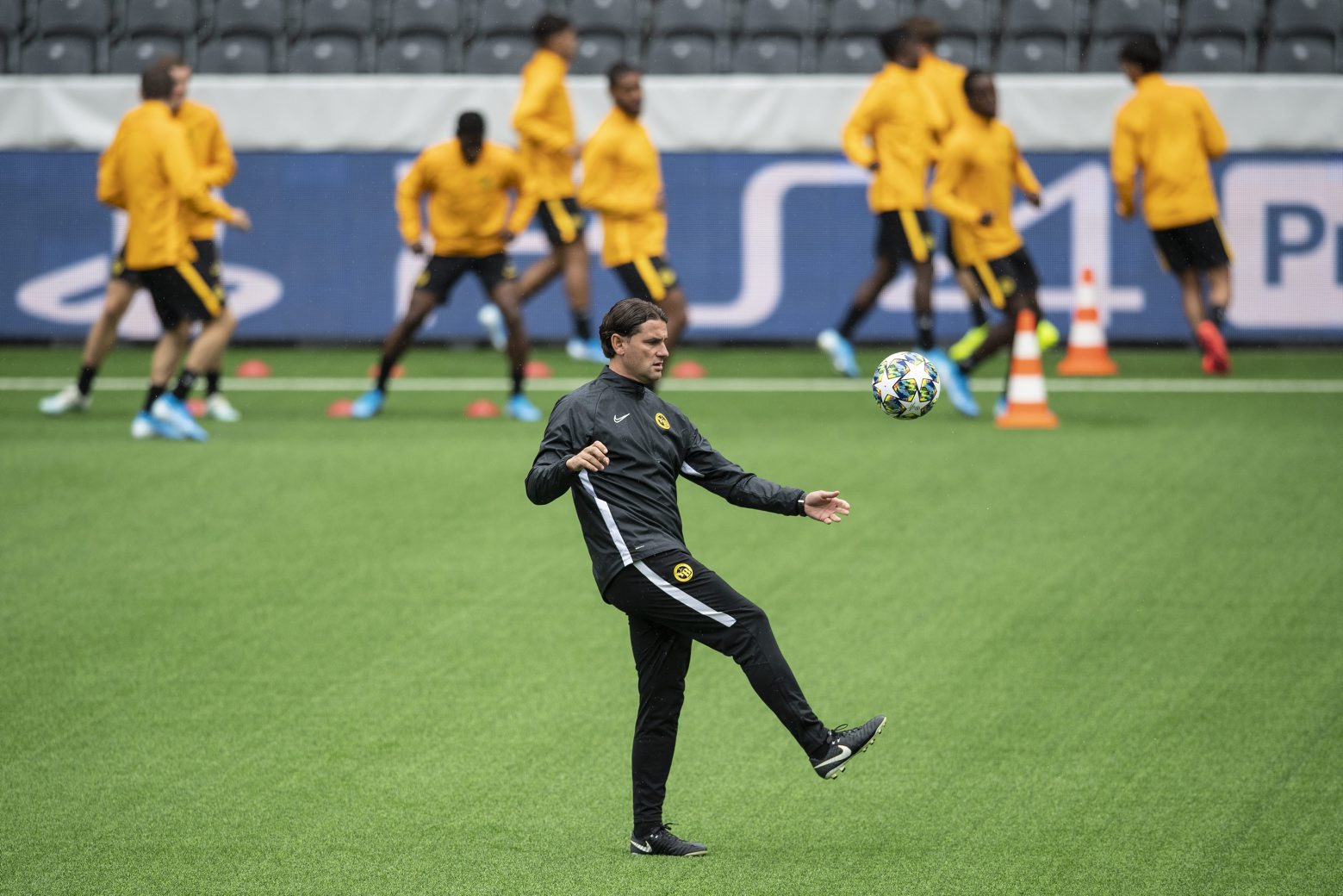 Young Boys' head coach Gerardo Seoane in action during a training session one day prior to the UEFA Champions League playoff match between Switzerland's BSC Young Boys and SerbiaÕs Red Star Belgrad, in the Stade de Suisse Stadium in Bern, Switzerland, on Tuesday, August 20, 2019. (KEYSTONE/Peter Schneider) SWITZERLAND SOCCER CHAMPIONS LEAGUE YB BELGRAD