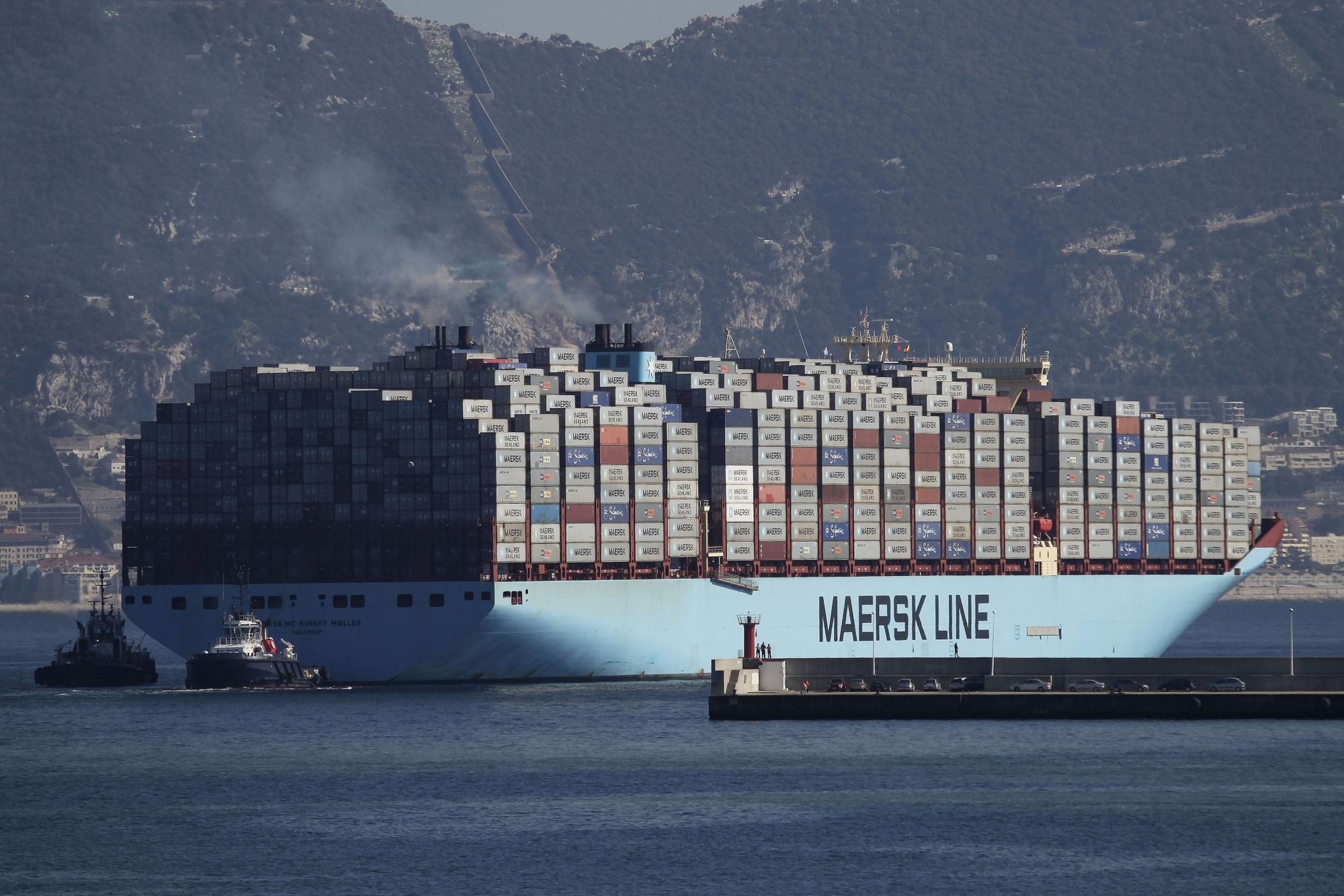 epa04586550 The Maersk container ship 'McKinney Moller' destined for the Asian Market, as it departs from Algeciras port in Cadiz, southern Spain, 26 January 20115.  after reaching the 18,024 of containers.  EPA/A.CARRASCO RAGEL SPAIN MARITIME TRANSPORT