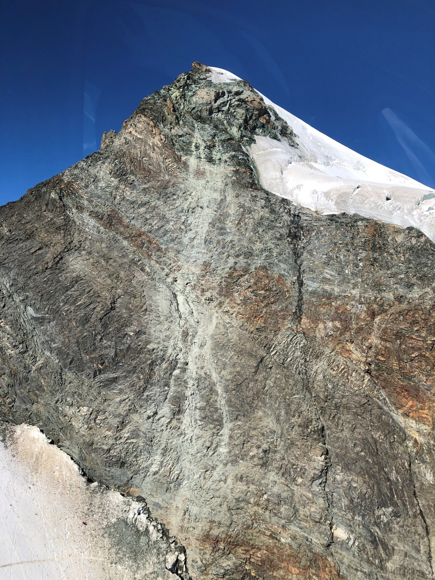 L'alpiniste a fait une chute mortelle de près de 300 mètres.