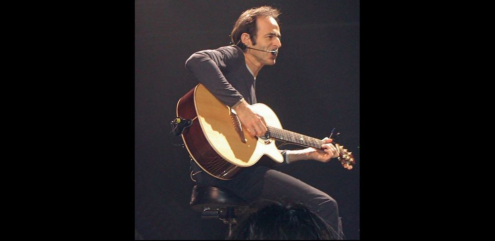 En plus de ses propres chansons, Jean-Jacques Goldman écrit et compose pour de nombreux autres artistes.