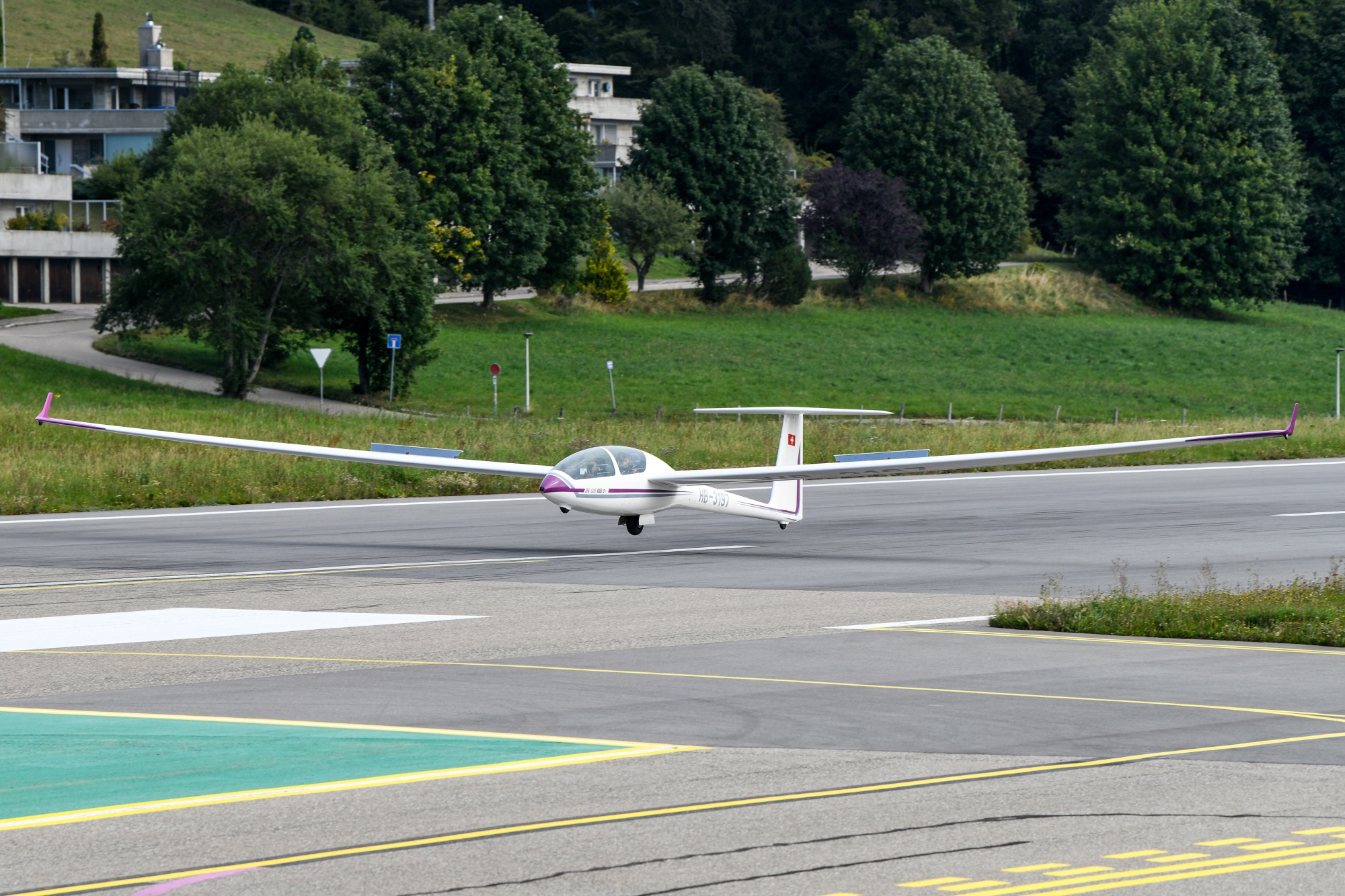 Hormis des hélicoptères et des avions, les planeurs étaient également de la partie lors des Journées populaires de l'aviation, à l'aéroport des Eplatures.