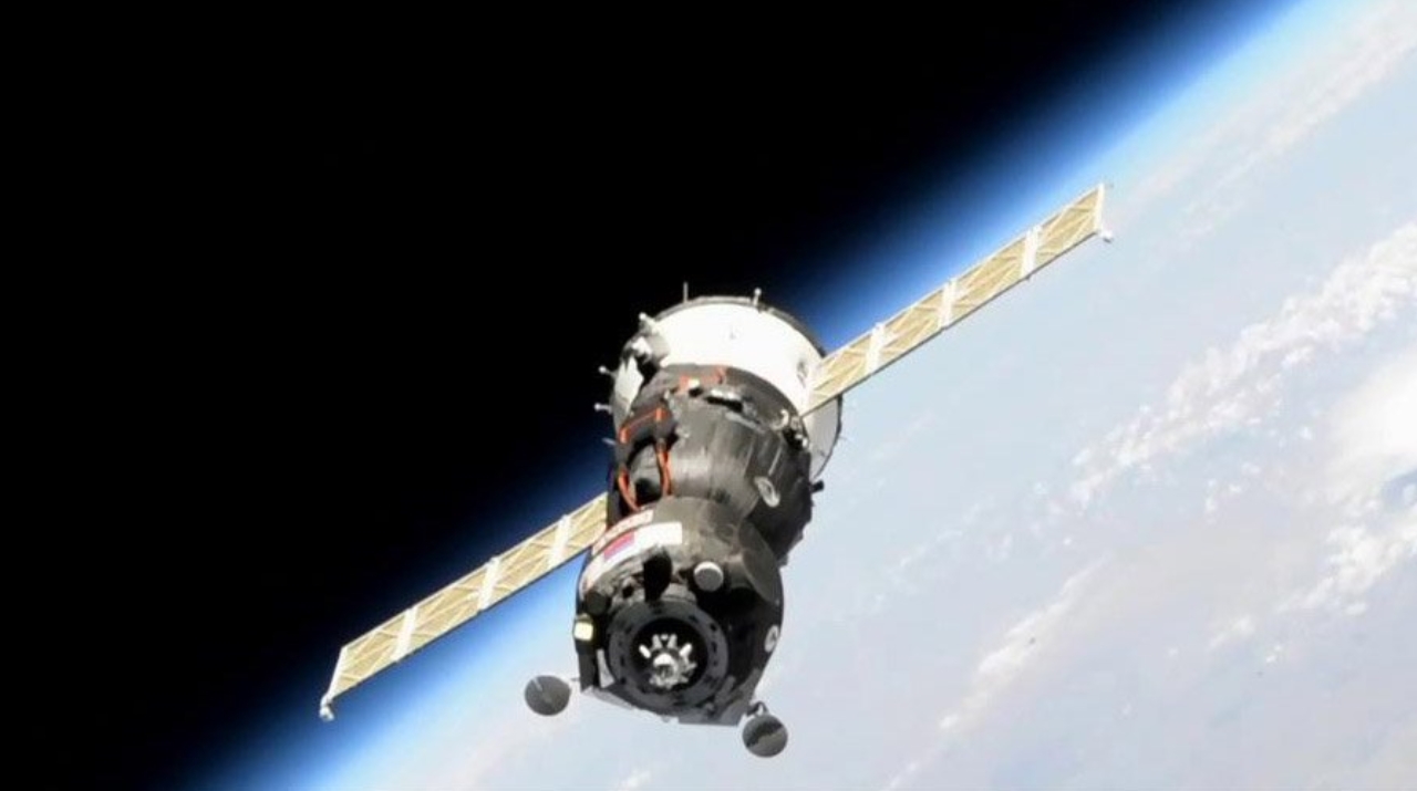 Prévu en régime automatique, l'arrimage n'a pas eu lieu et le vaisseau a dû s'éloigner de l'ISS à une "distance de sécurité".