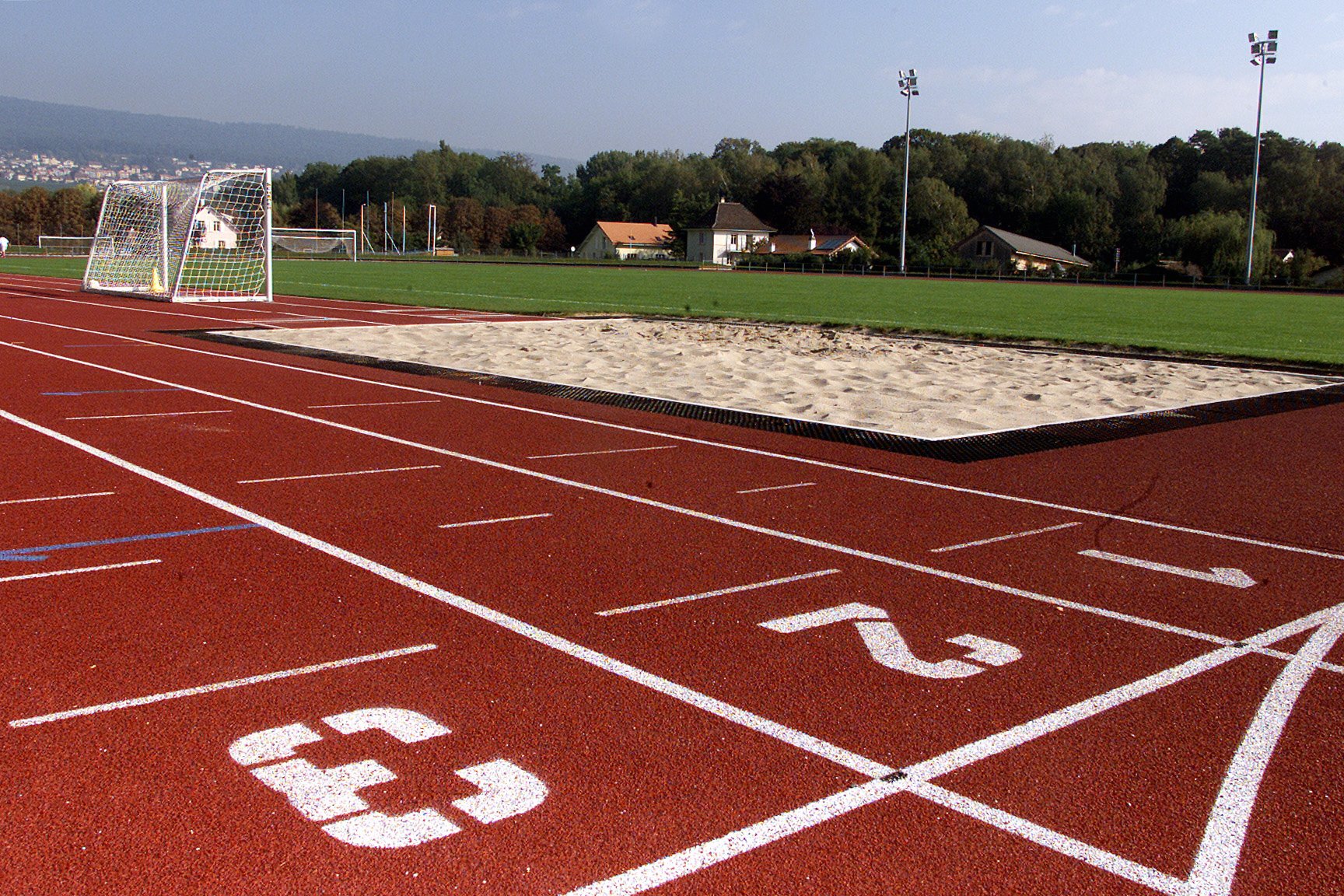 Les installations d'athlétisme de Colombier datent de 1990 et sont gérées par un Syndicat intercommunal.