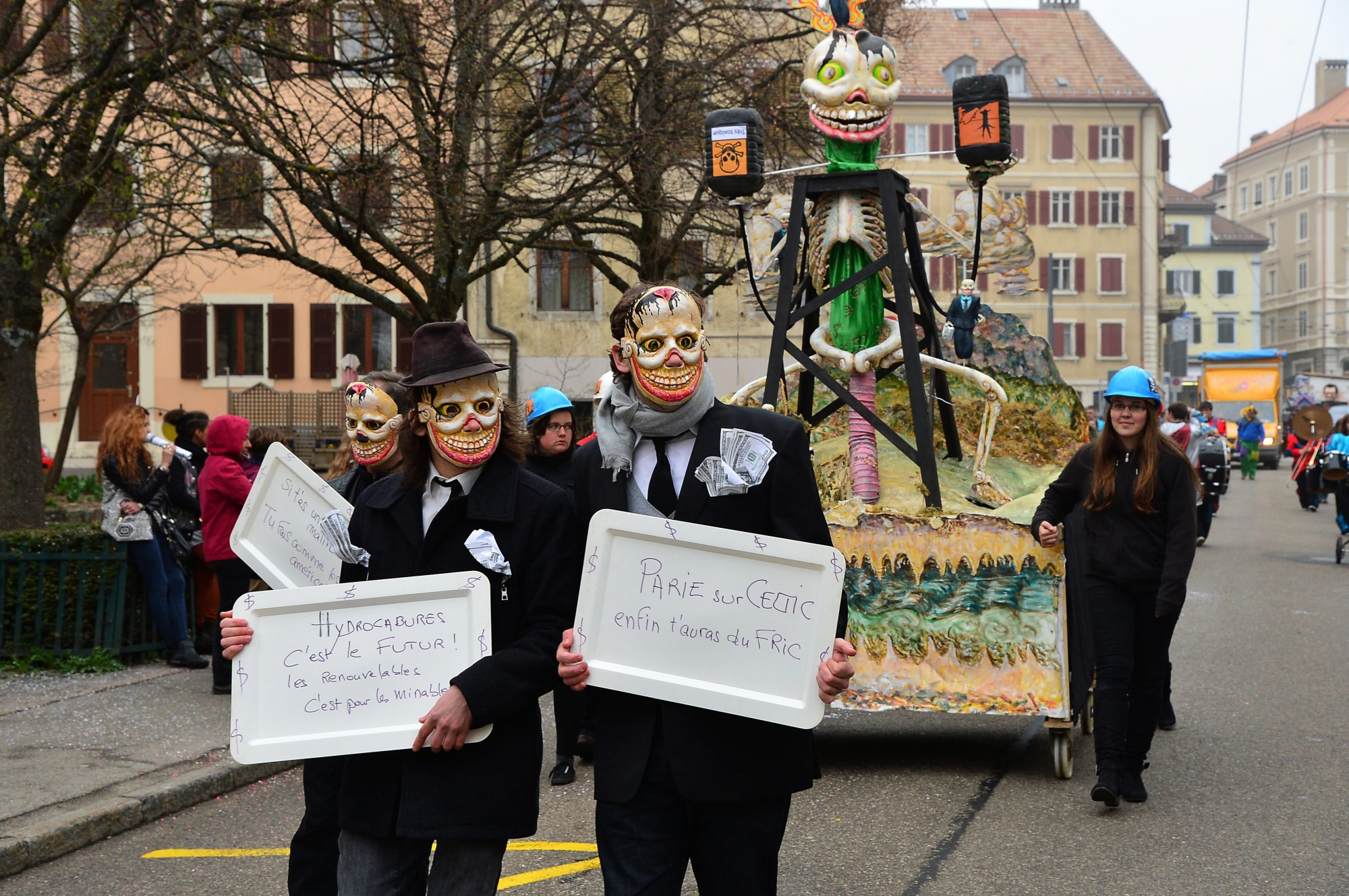 Le collectif anti-forage lors du Carnaval de La Chaux-de-Fonds en 2014.