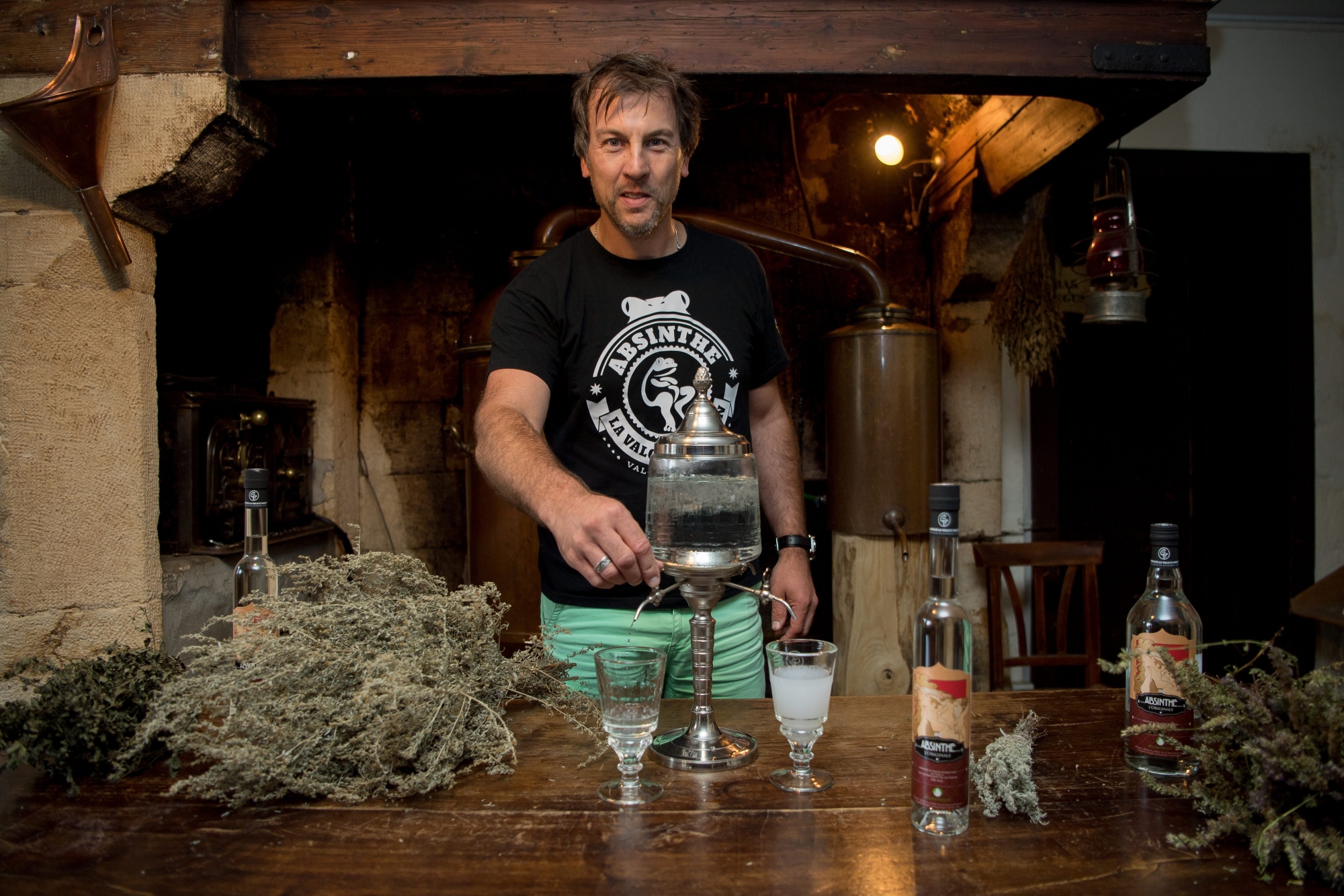 L'une des absinthes de Philippe Martin a décroché le titre de meilleure absinthe de Suisse au concours Distisuisse, ce jeudi à Bâle.