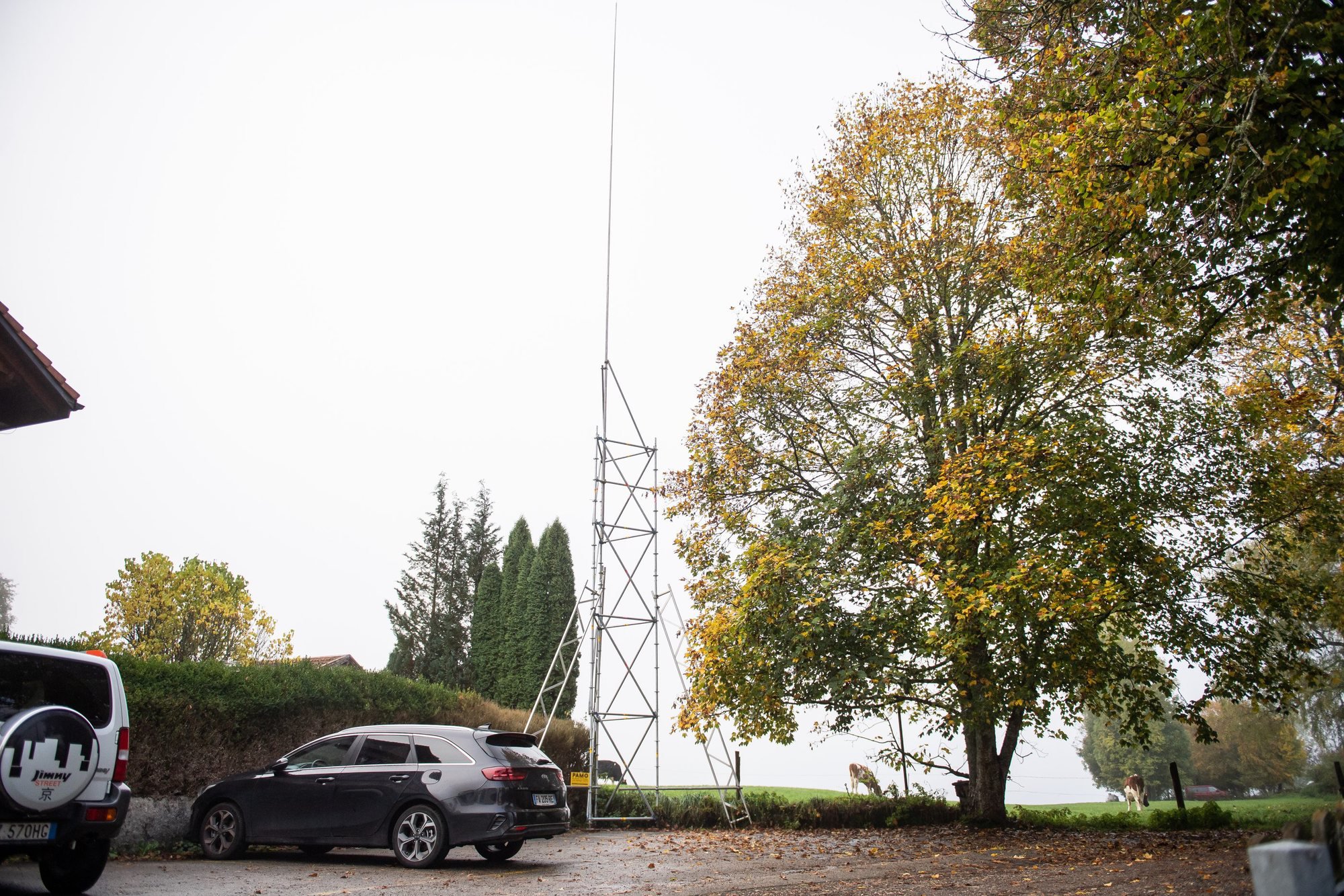 Le gabarit de l'antenne 5G prévue près des Rives du Doubs, aux Brenets.