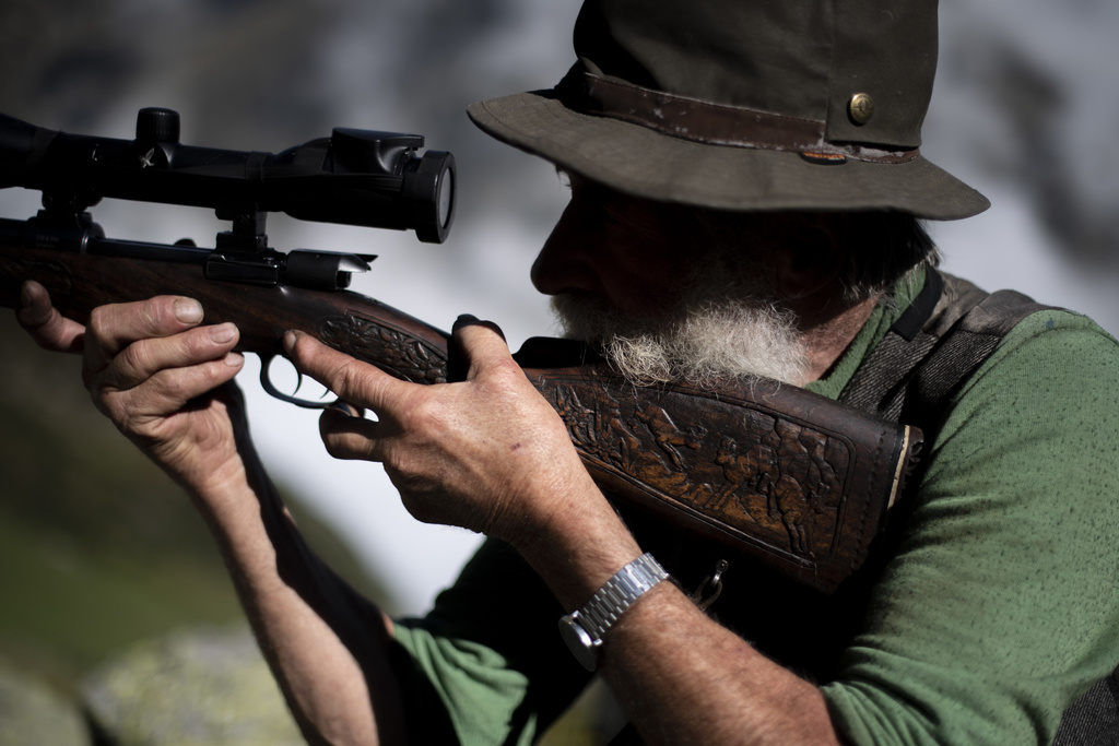 Le chasseur avait repéré la biche peu avant midi.