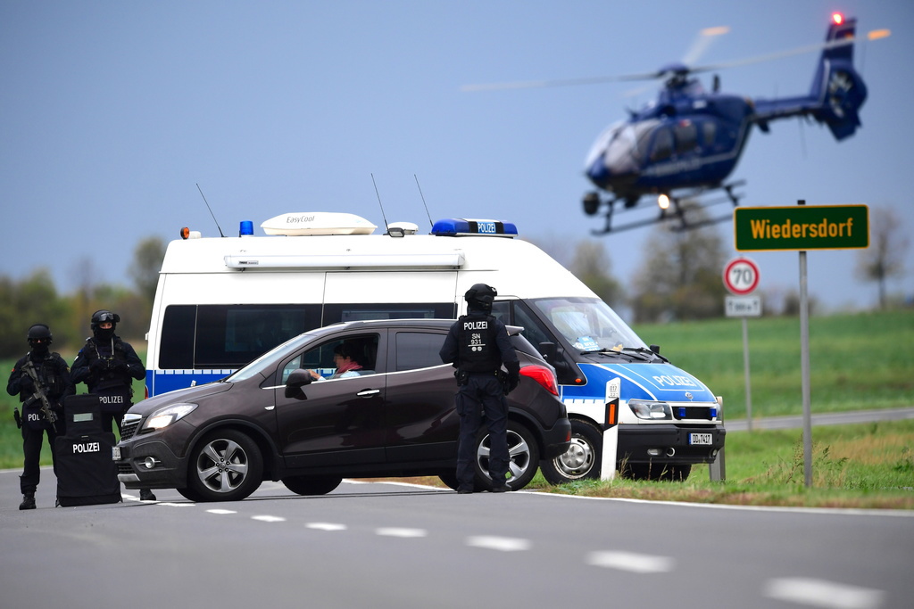 La police allemande met tout en oeuvre pour tenter de retrouver le fugitif.