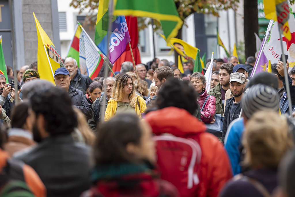 Plusieurs personnalités politiques locales ont défilé samedi à Genève en soutien aux populations kurdes.