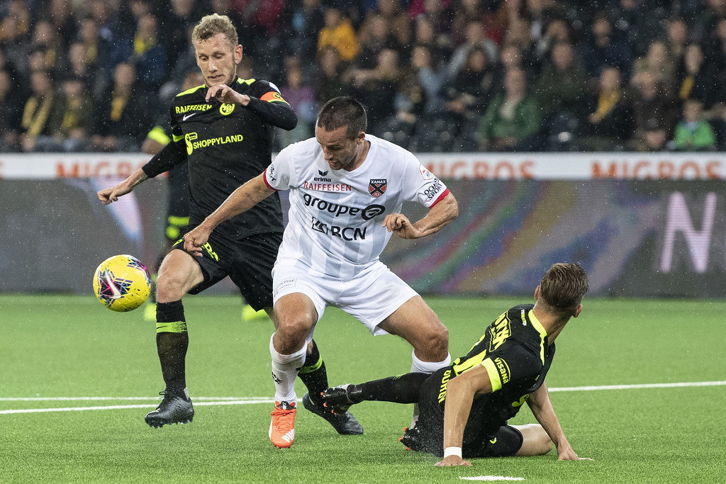 Fait inhabituel au Stade de Suisse: Raphaël Nuzzolo (en blanc) a manqué de réalisme devant la cage.