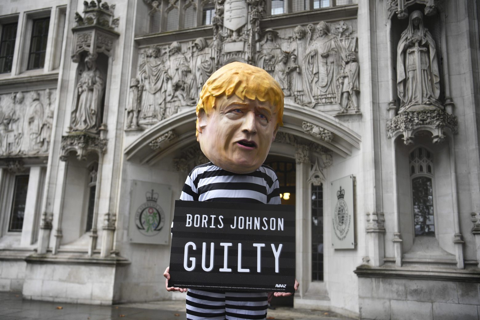 epaselect epa07865931 An anti-Brexit protester wearing a Boris Johnson mask stands at the Supreme Court for the result of a hearing on the prorogation of Parliament, in London, Britain, 24 September 2019. The Supreme Court ruled that the suspension of parliament by British Prime Minister Boris Johnson was not lawful.  EPA/NEIL HALL epaselect BRITAIN POLITICS BREXIT SUPREME COURT PARLIAMENT SUSPE