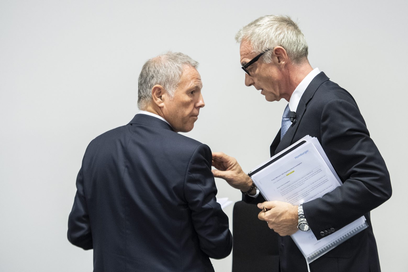 Urs Rohner, president of the board, right, speaks with John Tiner, Member of the Board of Directors, left, after a press conference of the Observation of Iqbal Khan in Zurich, Switzerland, Tuesday, October 1, 2019. (KEYSTONE/Ennio Leanza) SCHWEIZ BANK CREDIT SUISSE