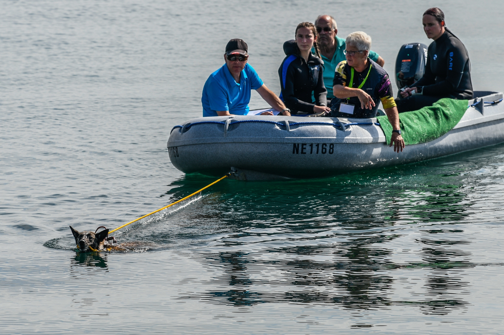 Six couples se sont affronté dimanche à Neuchâtel dans le cadre du championnat de suisse de chiens de sauvetage.