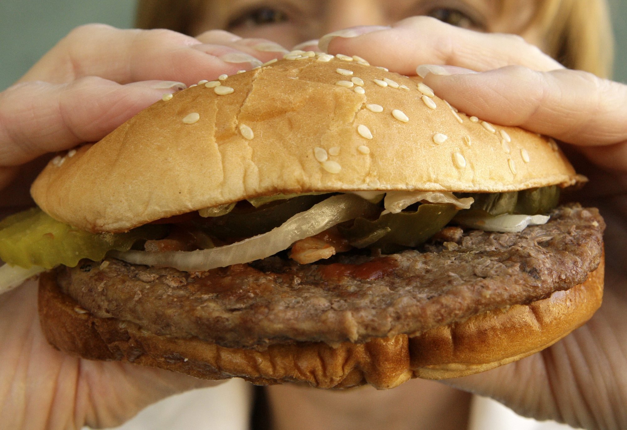 Le traditionnel "Whopper" de Burger King. L'enseigne lance une version végétarienne dans certains pays d'Europe, dont la Suisse.