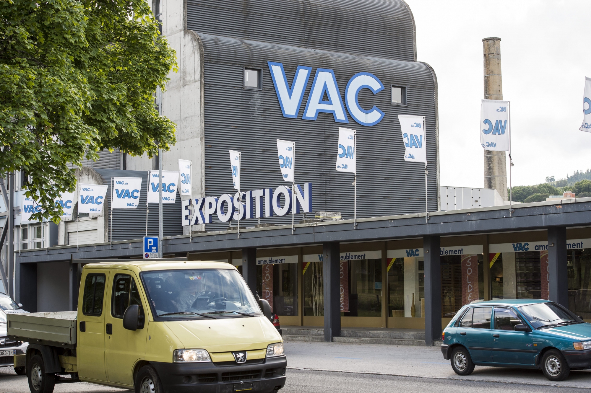 Les locaux qui abritaient l'ancien magasin VAC à La Chaux-de-Fonds sont à vendre.