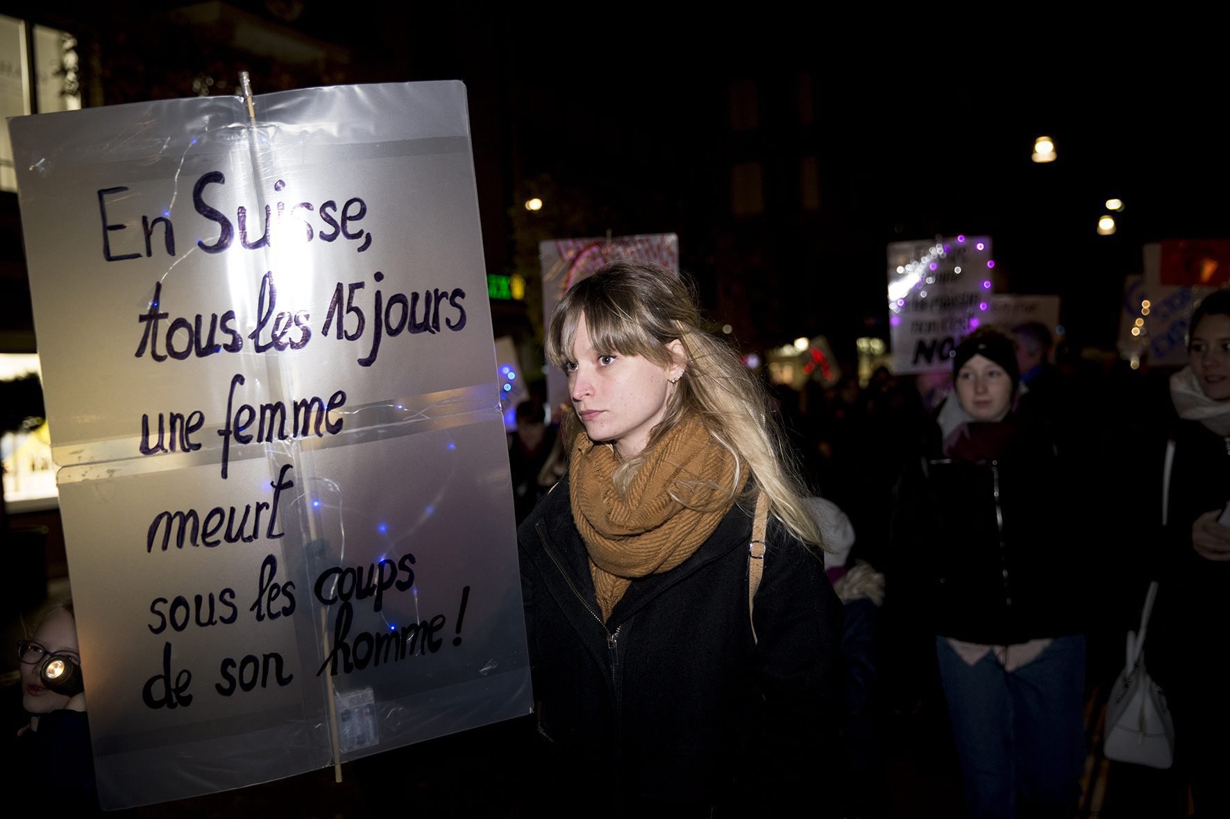 Photo prise le 24 novembre 2018 à Neuchâtel, lors d'une manifestation nocturne contre les violences faites aux femmes et le harcèlement.