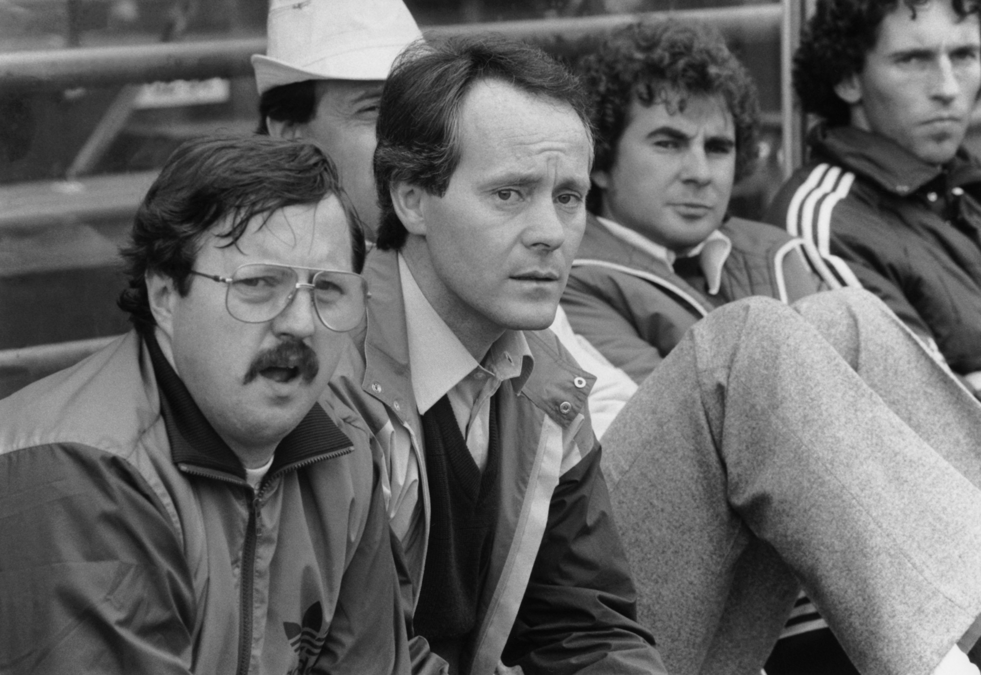 Köbi Kuhn (au centre) lors de sa première expérience en tant que coach, sur le banc du FC Zurich en mai 1983.
