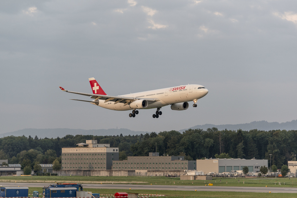 Les émissions pour les vols de retour en Suisse n'apparaissent pas dans ce calcul puisque le carburant utilisé est pris en compte par le pays de départ.