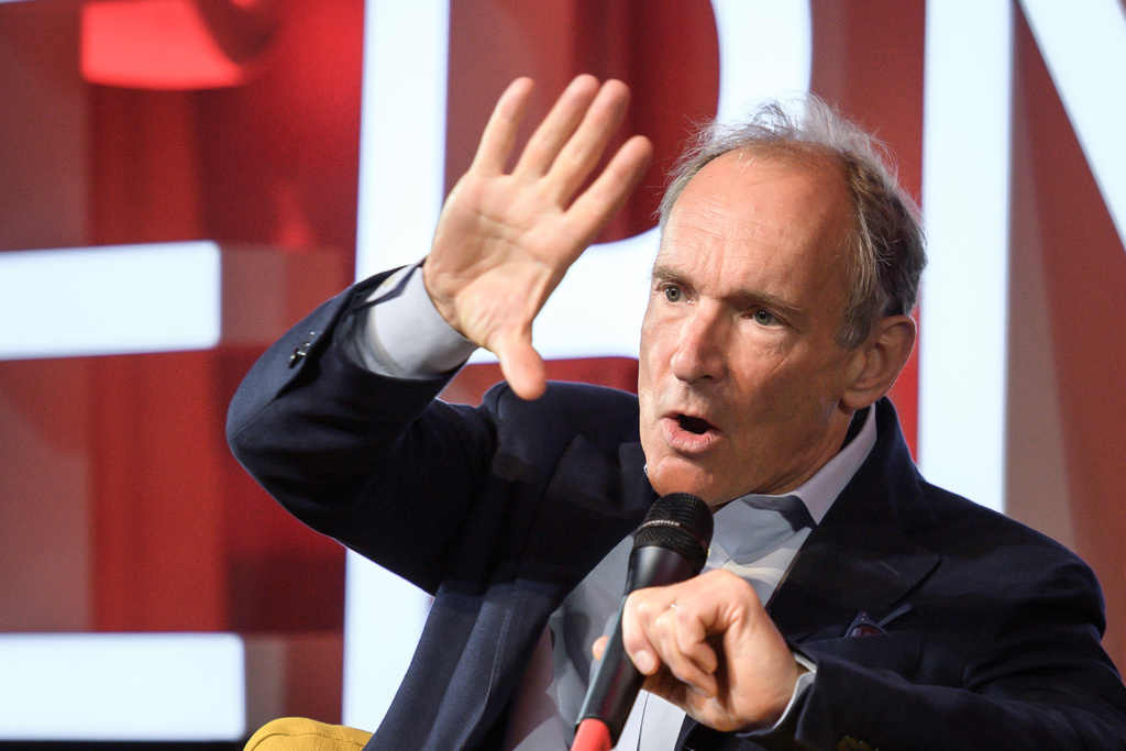 "Les gouvernements doivent renforcer les lois et la régulation du monde numérique", a déclaré Tim Berners-Lee.