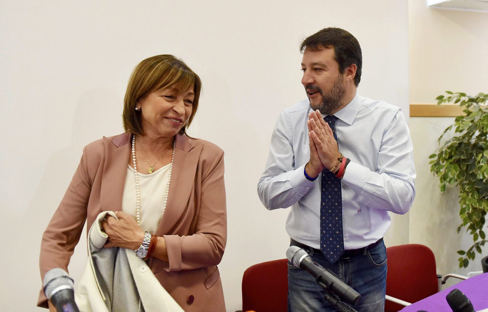 epa07955901 Centre-right coalition candidate for the Precidency of Umbria Region, Donatella Tesei celebrates victorry with secretary of Lega party Matteo Salvini (R) in Perugia, Italy, 28 October 2019. Donatella Tesei, candidate of the center right, is now also formally the new president of the Umbria Region.  EPA/MATTEO CROCCHIONI ITALY PARTIES SALVINI