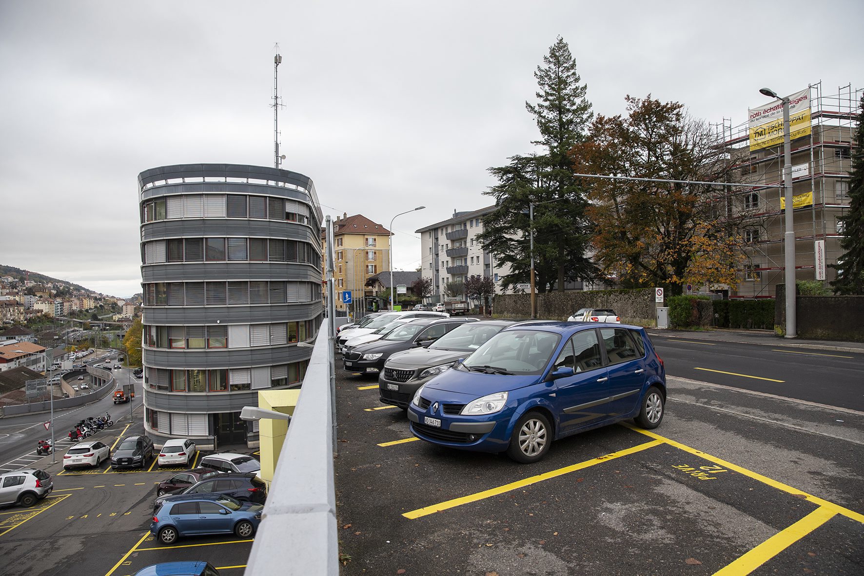 Le parking de la rue des Poudrières, à Neuchâtel, est très convoité.