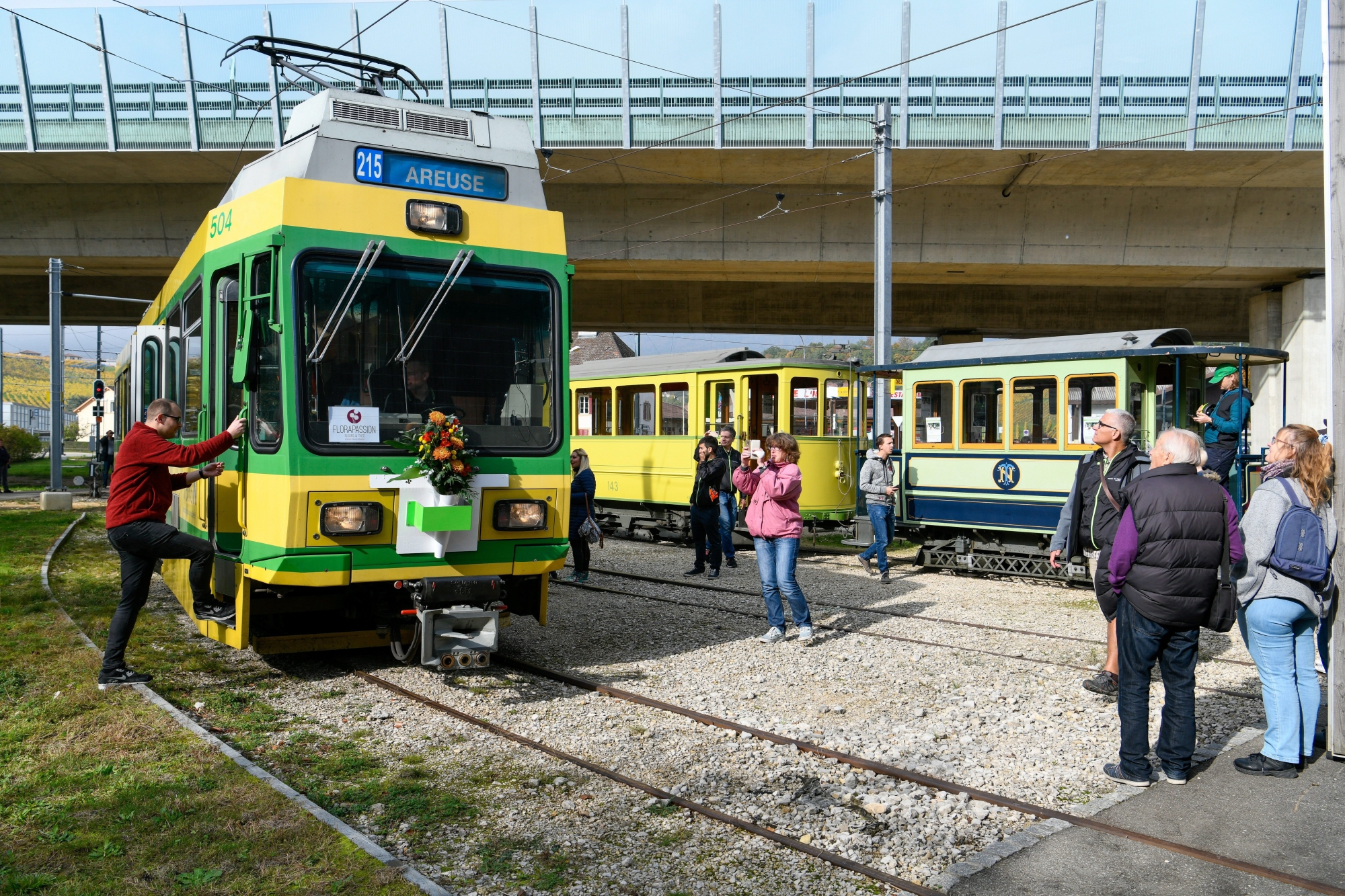 La motrice 504 était accompagnée par les autres véhicules historiques du Musée du tram.